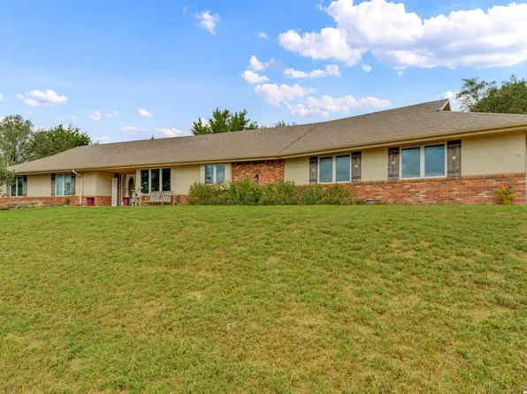 1058 E 932nd Rd, Lawrence, KS 66047