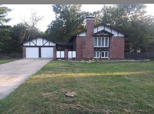 210 Caballero Dr, Ballwin, MO
