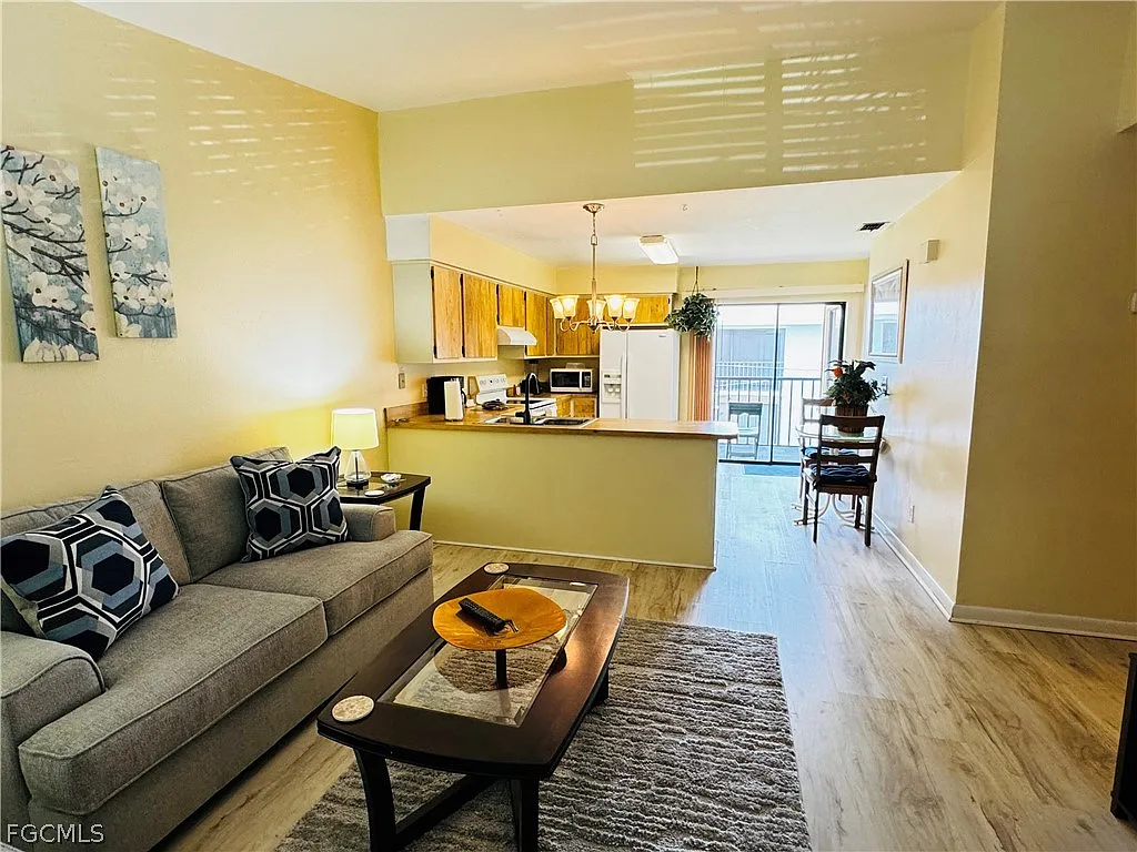 2 bed, 2.0 bath, 872 sqft, $3,400 — Photo 1