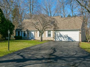 1346 Robin Hood Ln, Webster, NY 14580