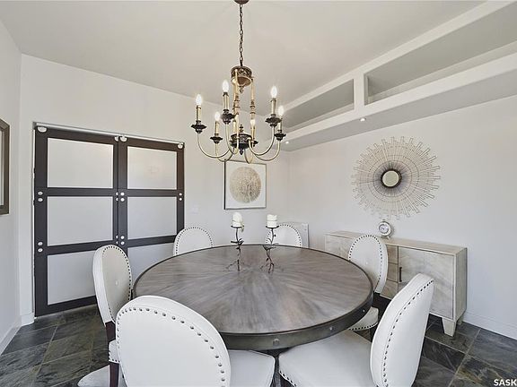4th image of 735 Wright CRESCENT