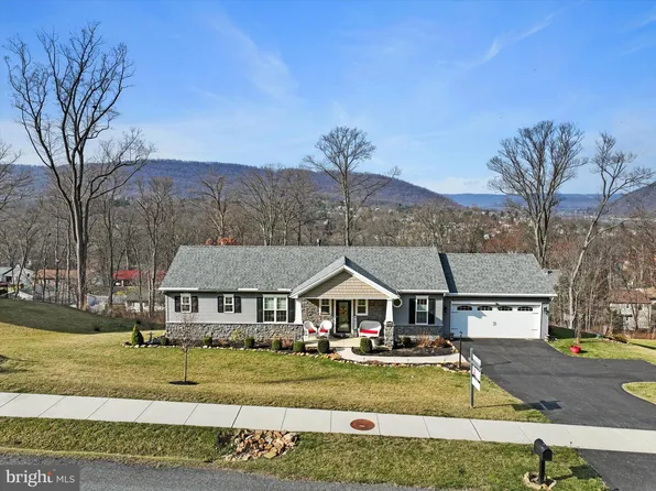 121 Kittochtinny Dr, Marysville, PA 17053