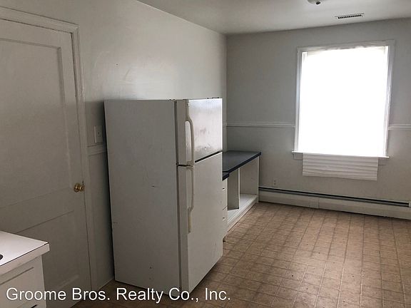5th image of 135 N Ivy Ave