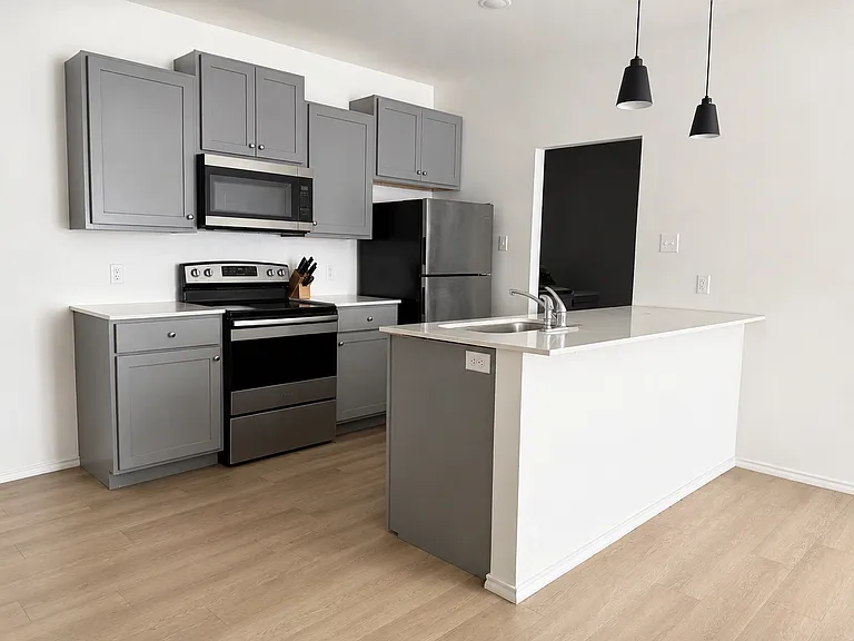 5532 Itasca St #B — Photo 14