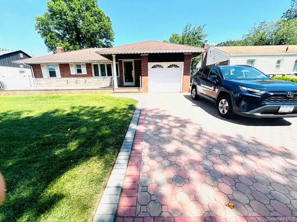819 Dean Drive, Baldwin, NY 11510