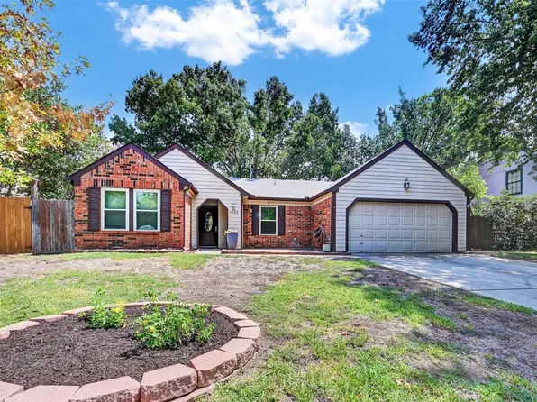 1822 Dunn St, Grapevine, TX 76051