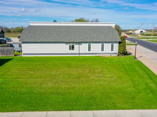 2200 Dickinson Rd #9, De Pere, WI 54115