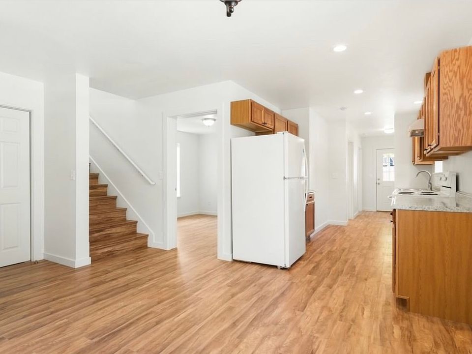 2nd image of 105 SE Partridge Pl