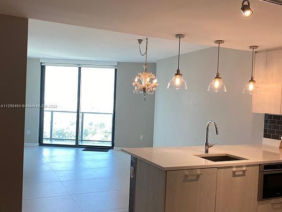 5th image of 501 NE 31st St Unit 1410