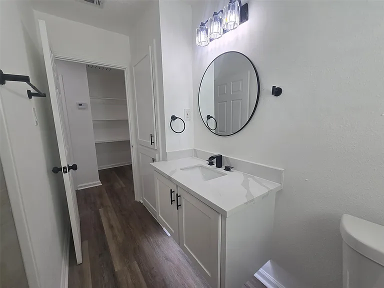 5102 Avenue L — Photo 24