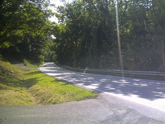 3rd image of 476 Highway 221