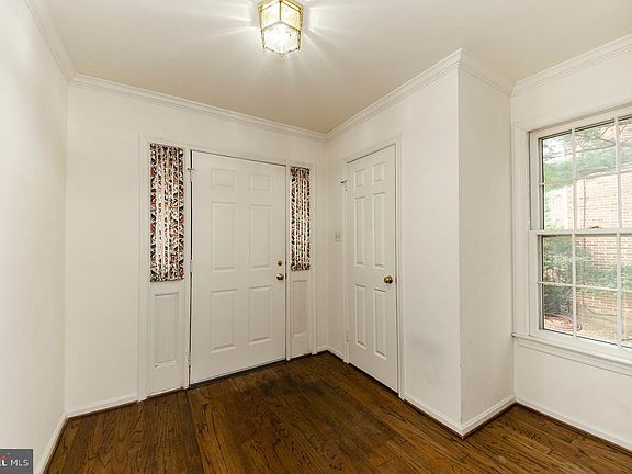 4th image of 5918 Munson Ct