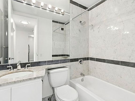 5th image of 500 W 43rd St APT 5G