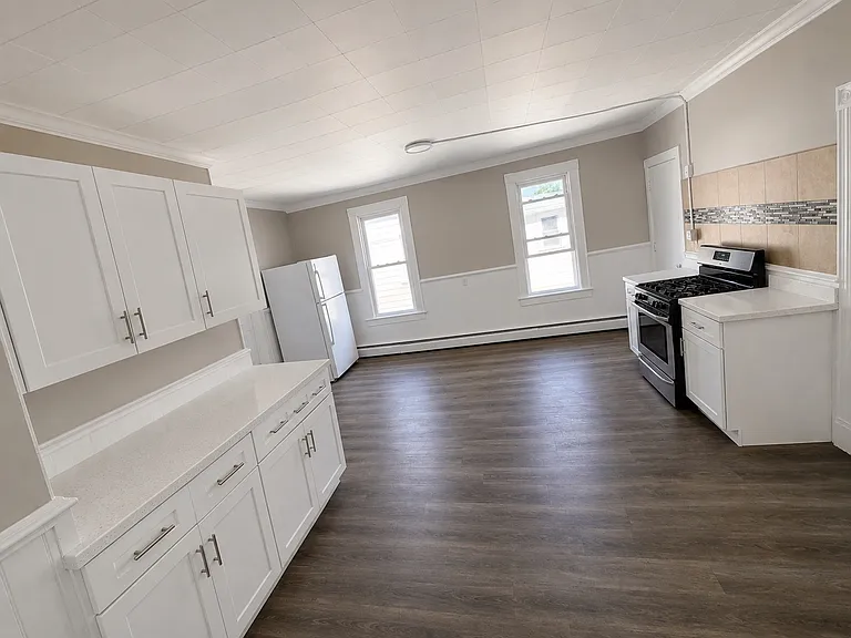 103 Smalley St #2 — Photo 4