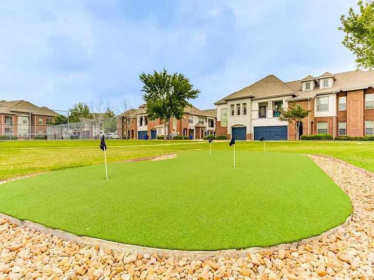 Chateau Mirage Apartment Homes — Photo 30