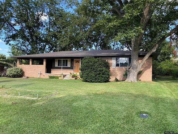 3rd image of 402 Hanks St