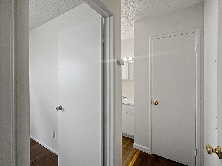 Ethan Apartments — Photo 42