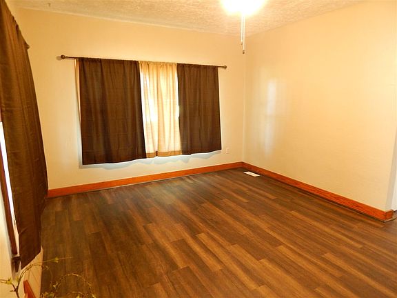 3rd image of 706 S Antelope St