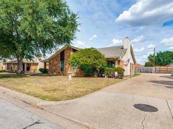 5720 Cancun Dr, North Richland Hills, TX 76180