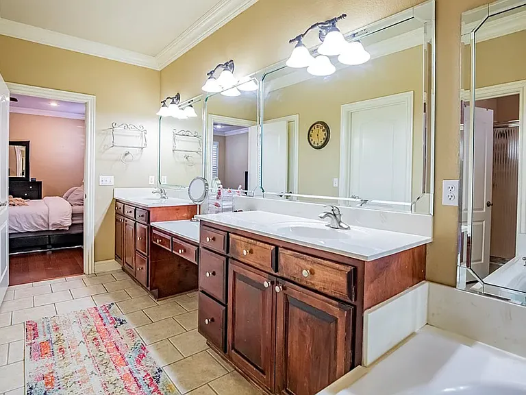 3089 N Dorchester Dr — Photo 11