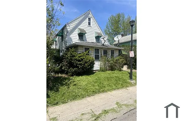 Building Photo - 89 Angle St