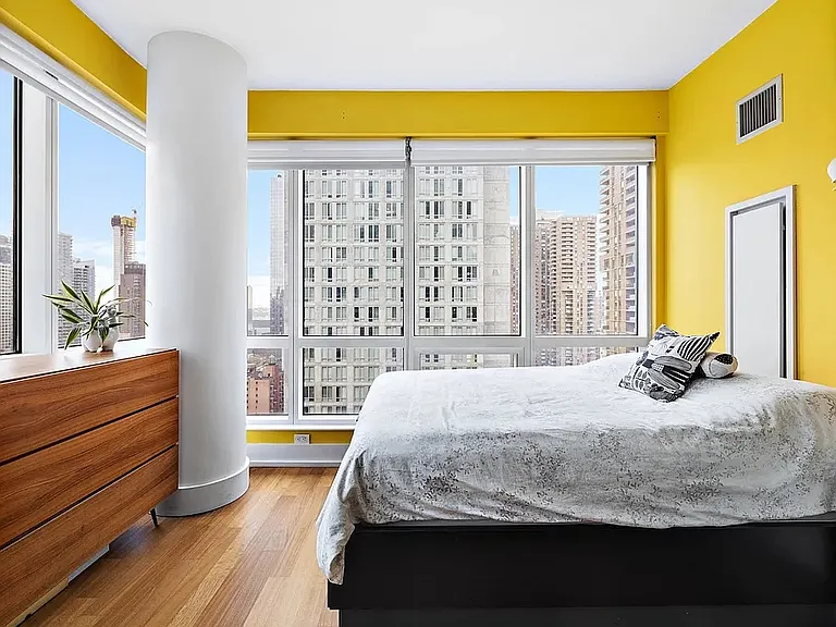 350 W 42nd St #23A — Photo 2