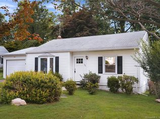 130 Lisbon Dr, Fairfield, CT 06825
