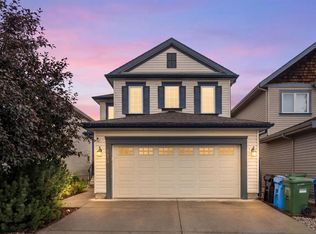 818 Copperfield Blvd SE, Calgary, AB T2Z 4R7