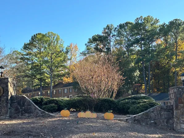 2044 Montreat Cir APT D, Vestavia Hills, AL 35216