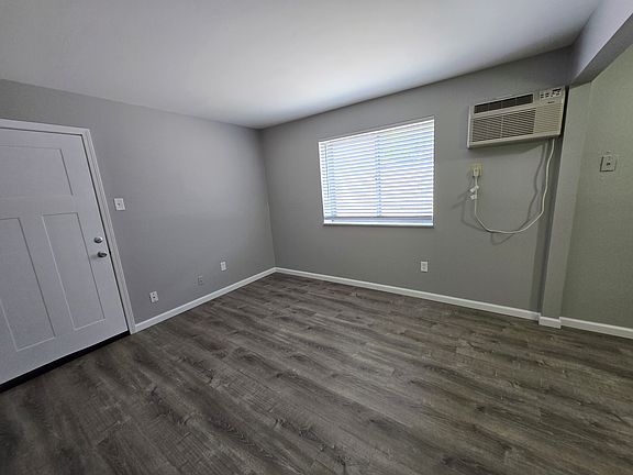4th image of 2621-2625 S Big Bend Blvd #8