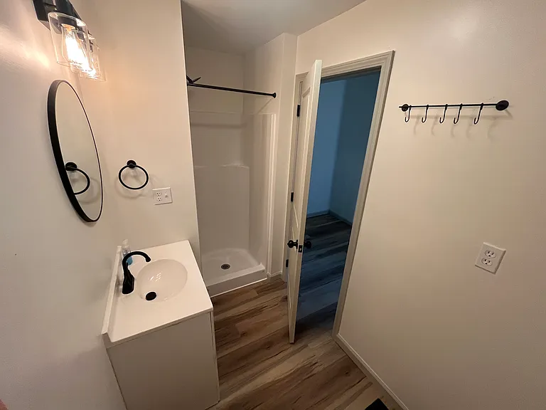 105 Lakeview St — Photo 5