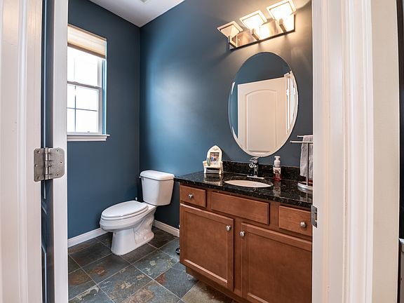 5th image of 3536 Gardner Ave