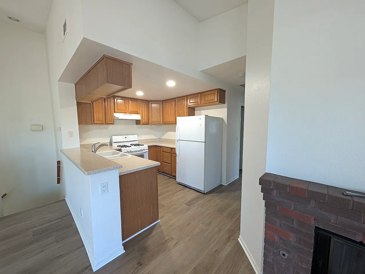 2 bed, 1010 sqft, $2,800 — Photo 3