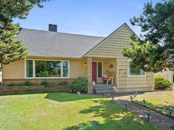 4005 Beech St, Tillamook, OR 97141