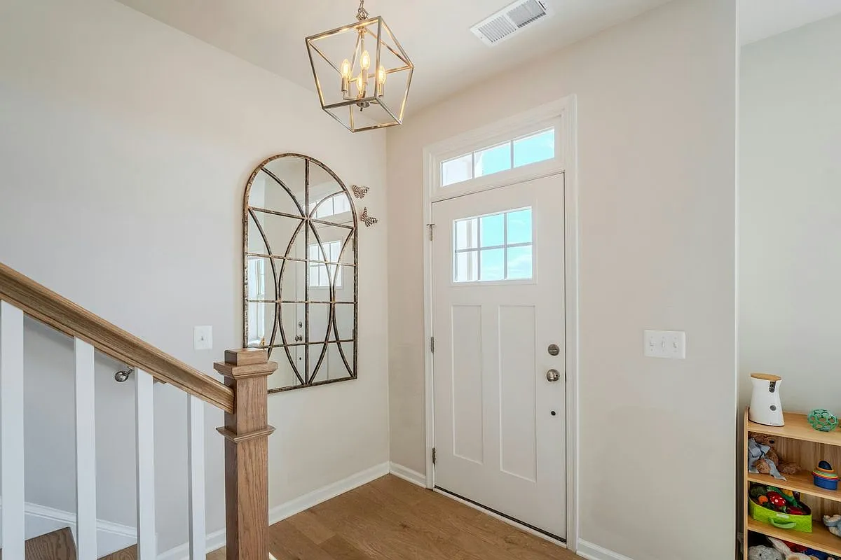 3 bed, 4.0 bath, 1966 sqft, $3,400 — Photo 2