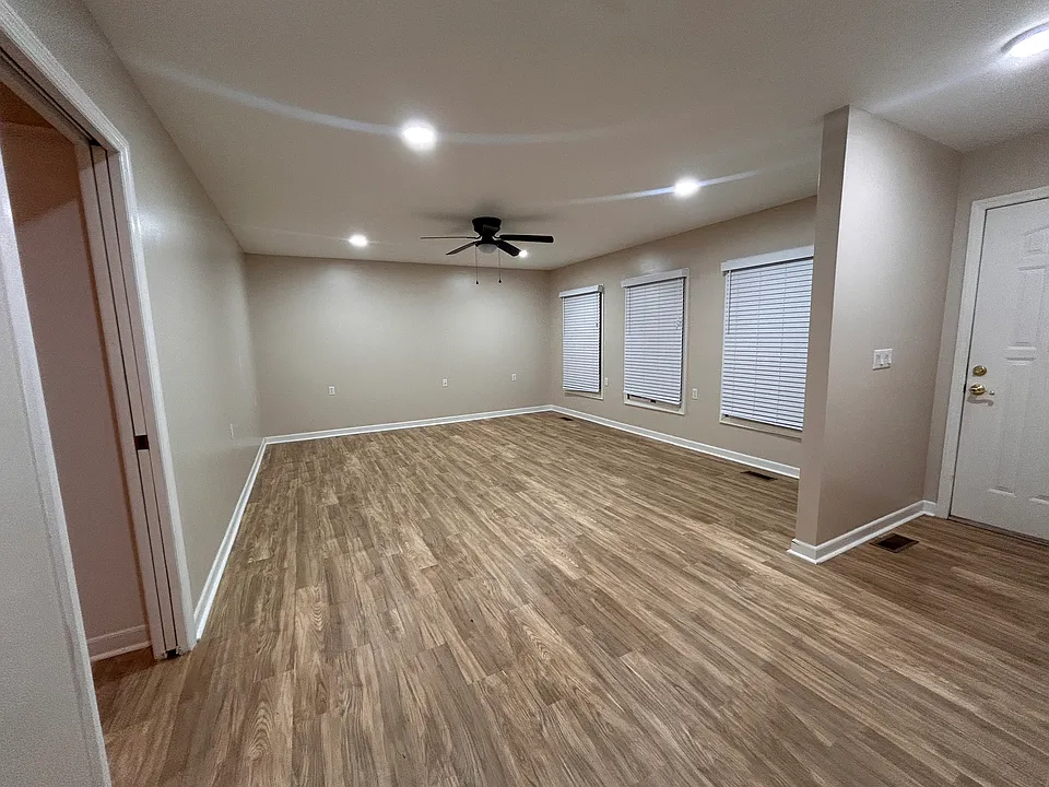 18 Knotty Pine Ln