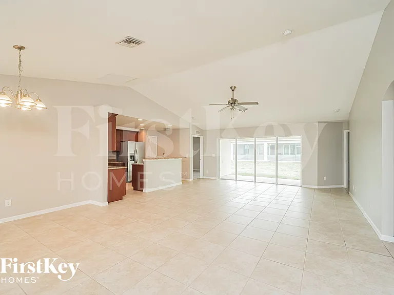 2325 NW 34th Ave — Photo 4