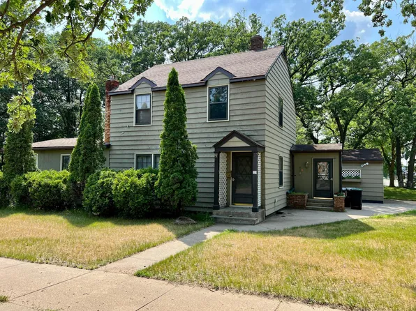 313 7th St NE, Little Falls, MN 56345