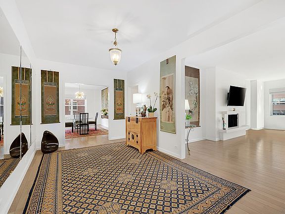 2nd image of 20 Sutton Pl S #8C