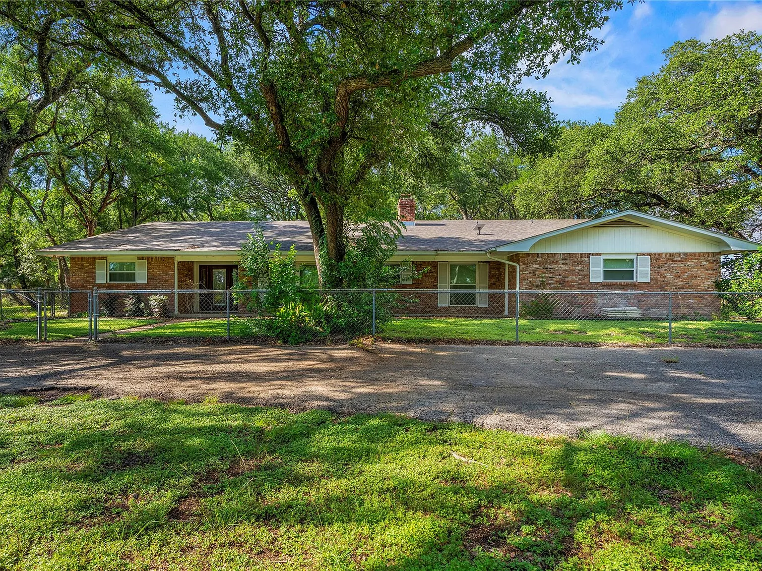 4 bed, 2.0 bath, 3238 sqft, $3,500 — Photo 3
