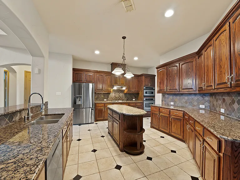 2245 Homestead Ln — Photo 3