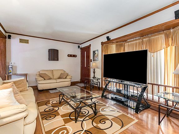 4th image of 1351 Gordon Ave