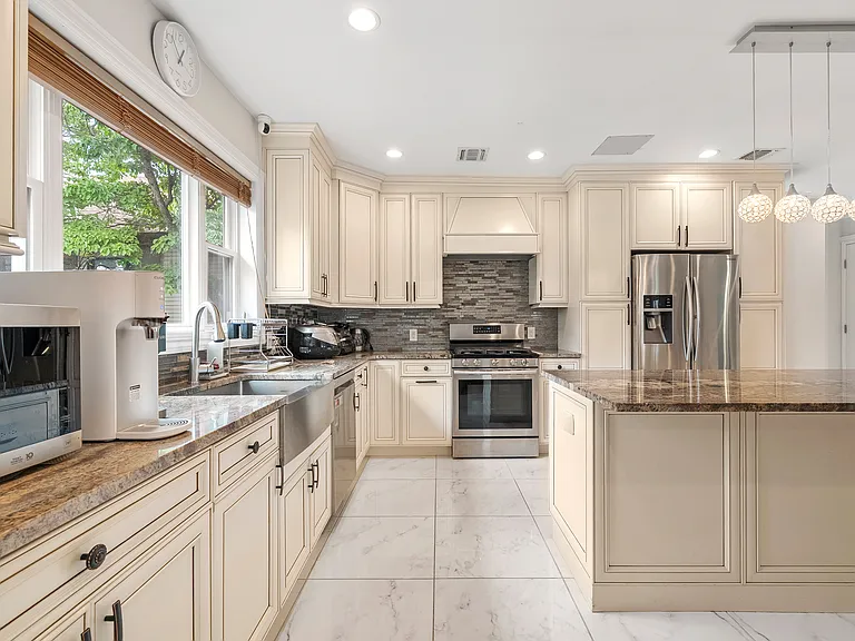 156 Phelps Ave — Photo 11