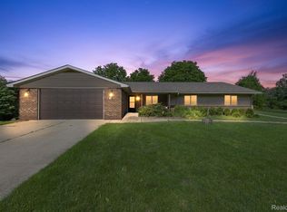 465 Leece Rd, Ortonville, MI 48462