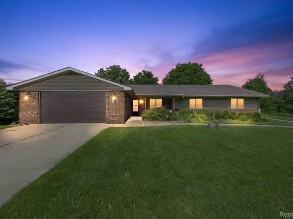 465 Leece Rd, Ortonville, MI 48462