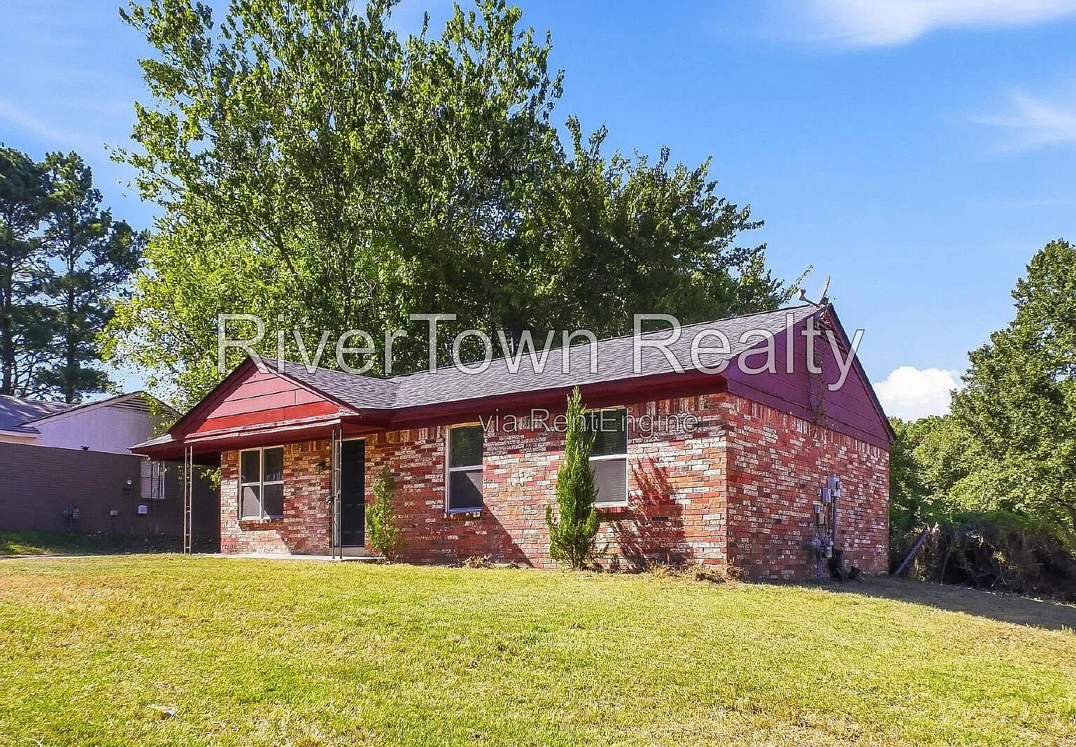 3 bed, 1.0 bath, 1047 sqft, $995 — Photo 2
