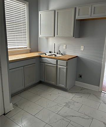 4th image of 2616 Cambronne St