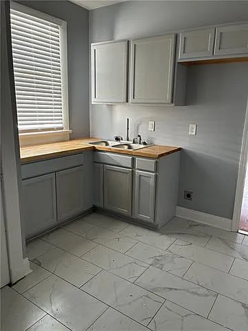 2616 Cambronne St — Photo 4