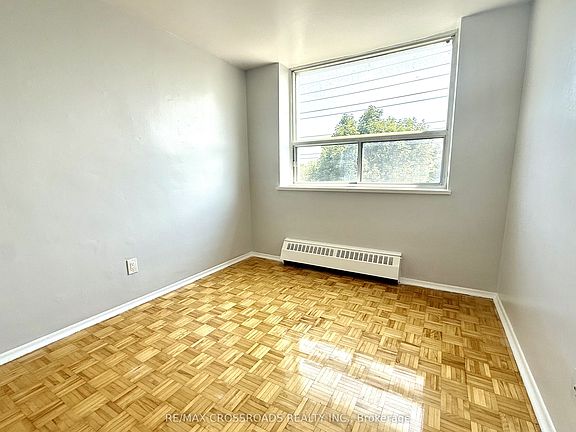 5th image of 363 Lakeshore Rd E #410