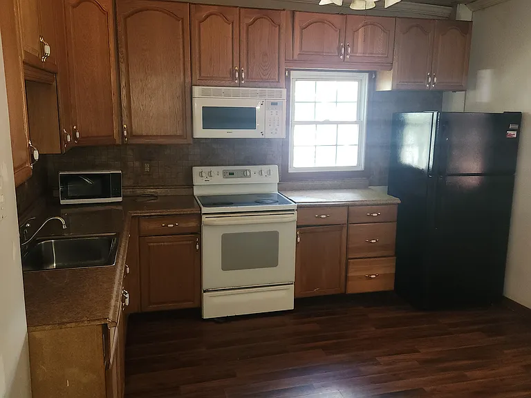 630 E Lackawanna Ave — Photo 2